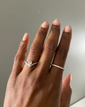 Anel V Cravejado Gota