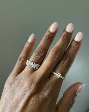 Anel Solitário Oval Cravejado