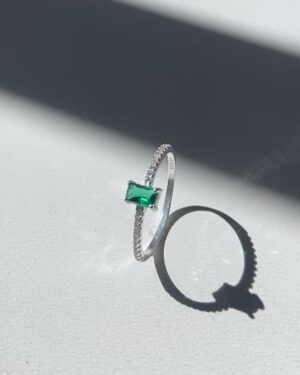 Anel Retangular Cravejado Verde