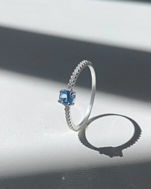 Anel Redondo Cravejado Azul